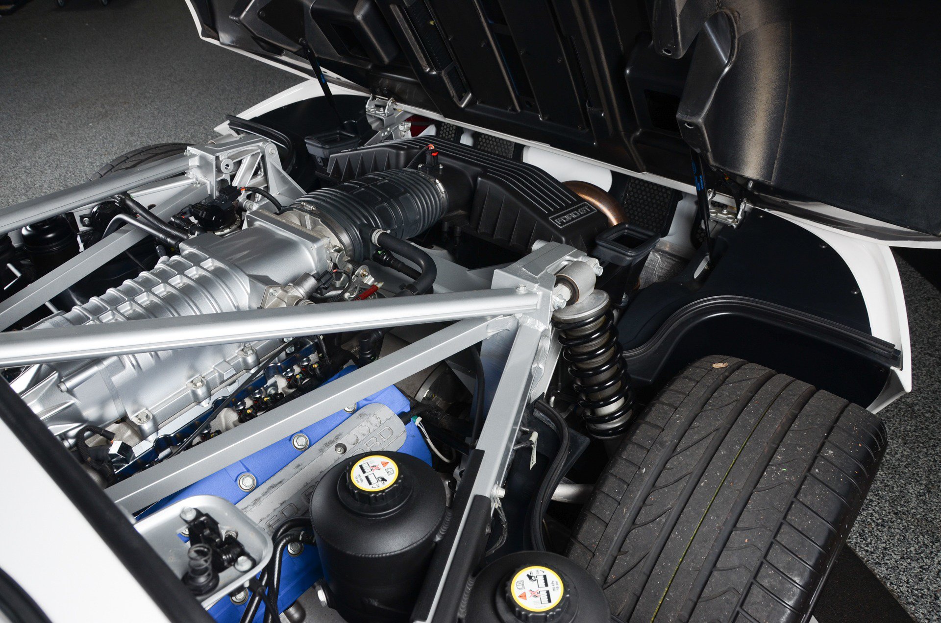 Used 2006 Ford GT RWD image 38