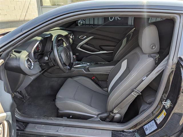 Used 2023 Chevrolet Camaro LT w/ Technology Package image 8