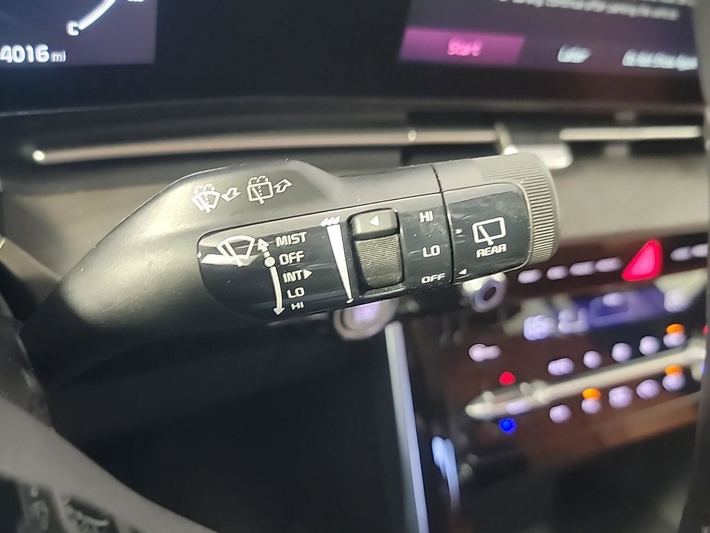 Used 2024 Kia Carnival SX image 31