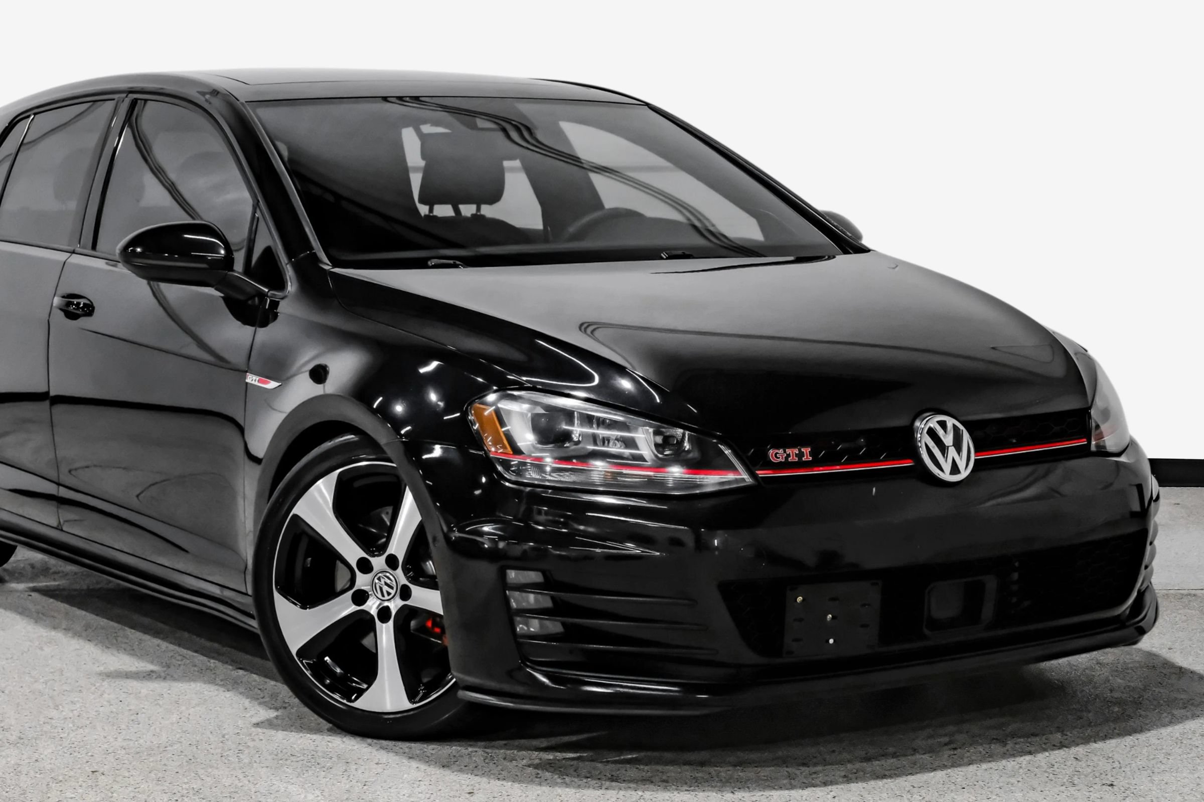 Used 2016 Volkswagen GTI SE FWD image 13