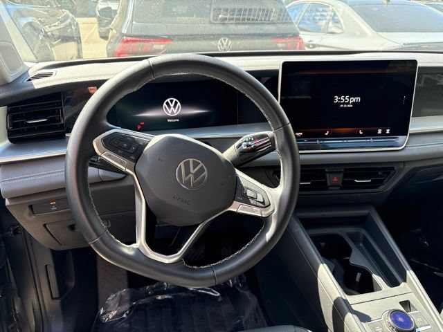 Used 2025 Volkswagen Tiguan SE AWD/4WD image 6