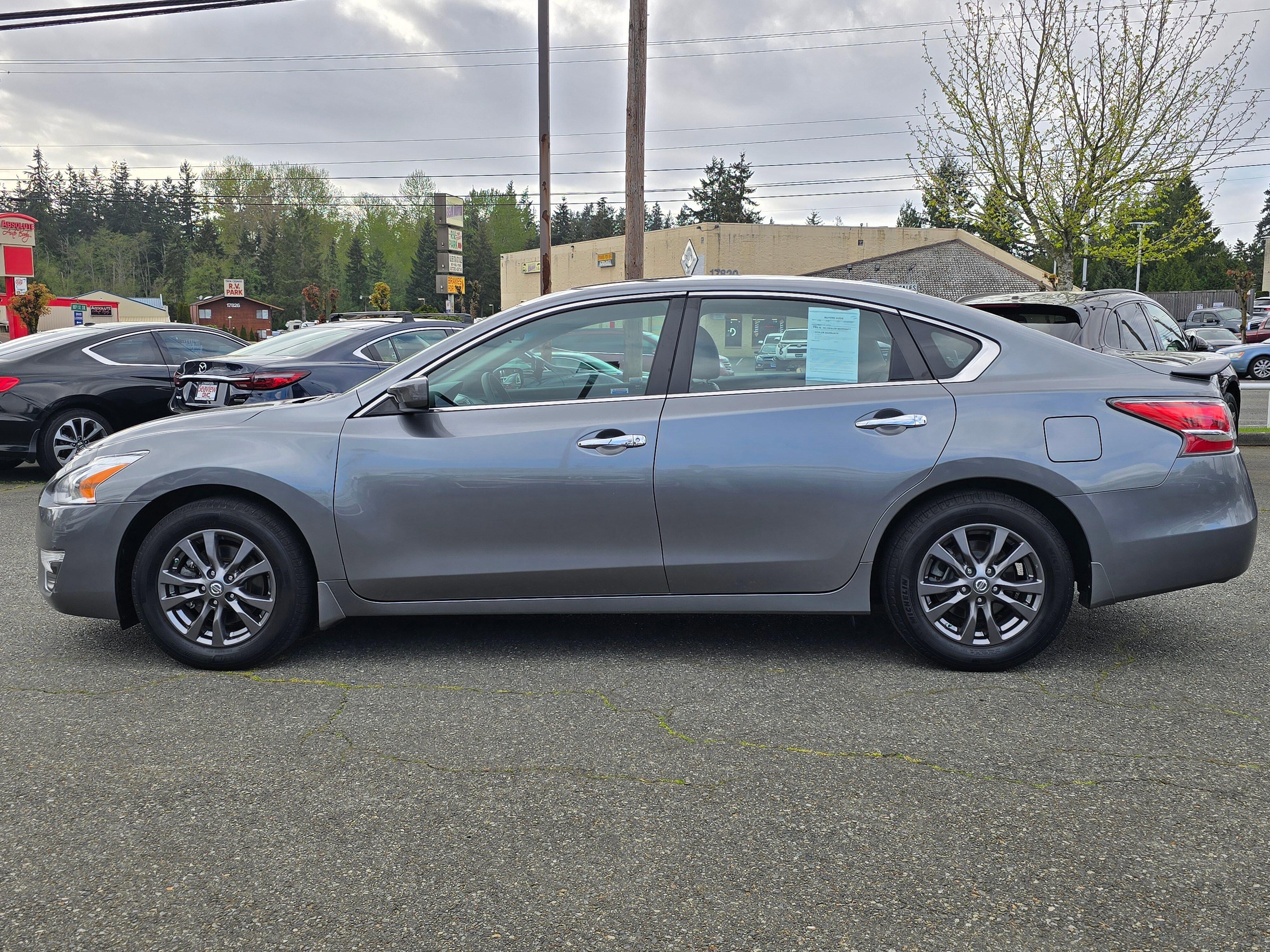 Used 2015 Nissan Altima 2.5 S w/ Special Edition Package FWD image 4