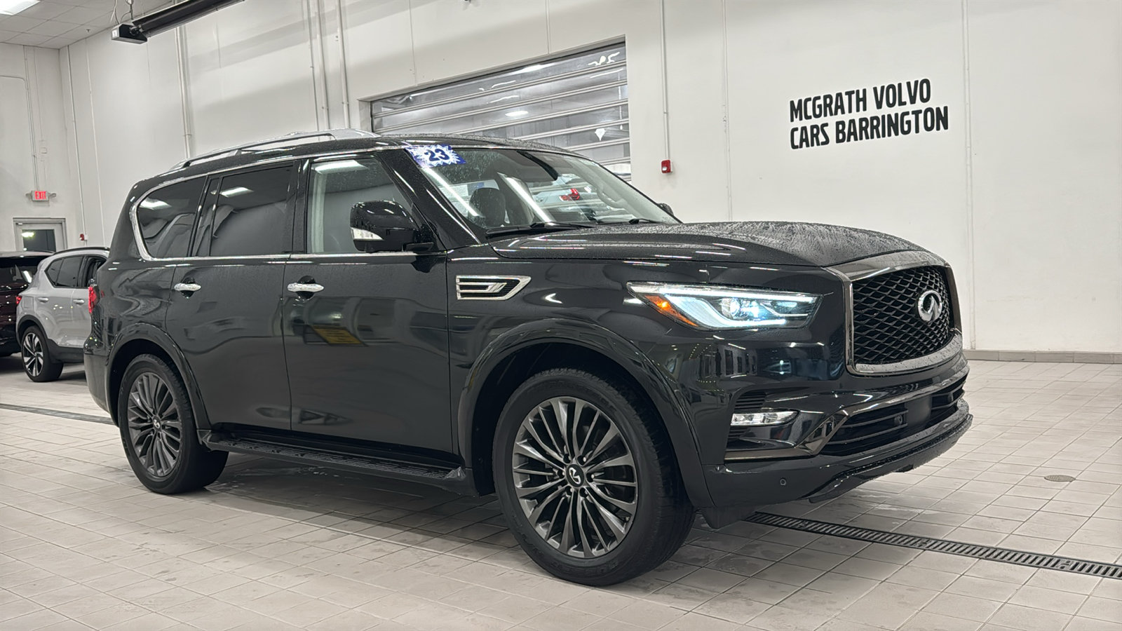Used 2023 INFINITI QX80 Premium Select w/ Cargo Package AWD/4WD image 3