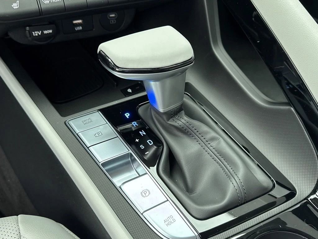 New 2026 Hyundai Elantra Limited FWD image 8