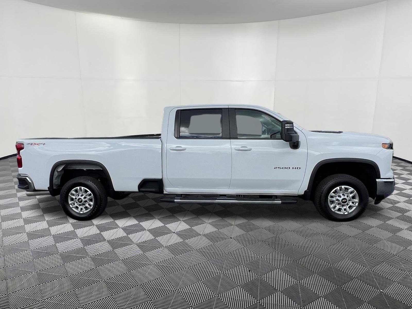 Used 2025 Chevrolet Silverado 2500 LT w/ Convenience Package AWD/4WD image 7