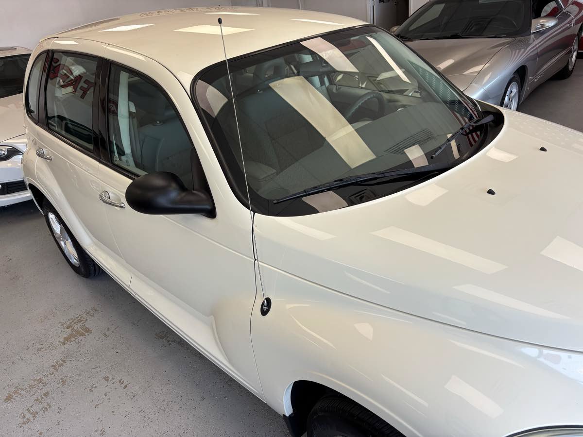 Used 2008 Chrysler PT Cruiser FWD image 3