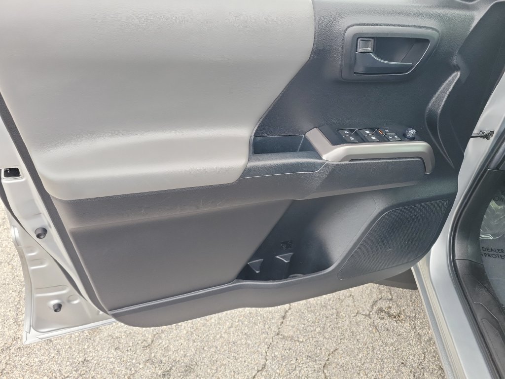 Certified 2023 Toyota Tacoma SR5 AWD/4WD image 19