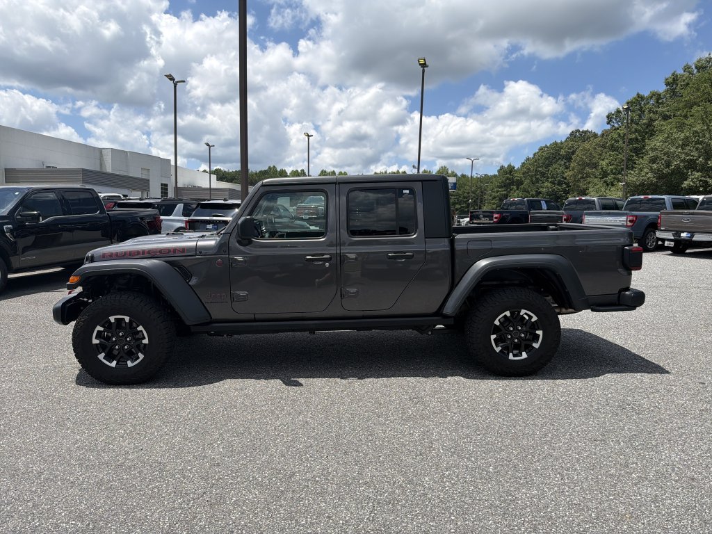 Used 2024 Jeep Gladiator Rubicon w/ Technology Group AWD/4WD image 4