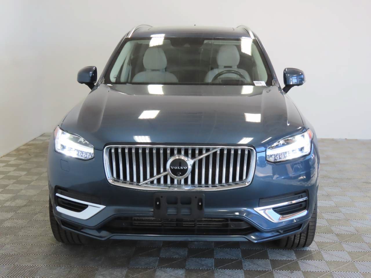 Used 2021 Volvo XC90 T8 Inscription Expression w/ Advanced Package AWD/4WD image 2
