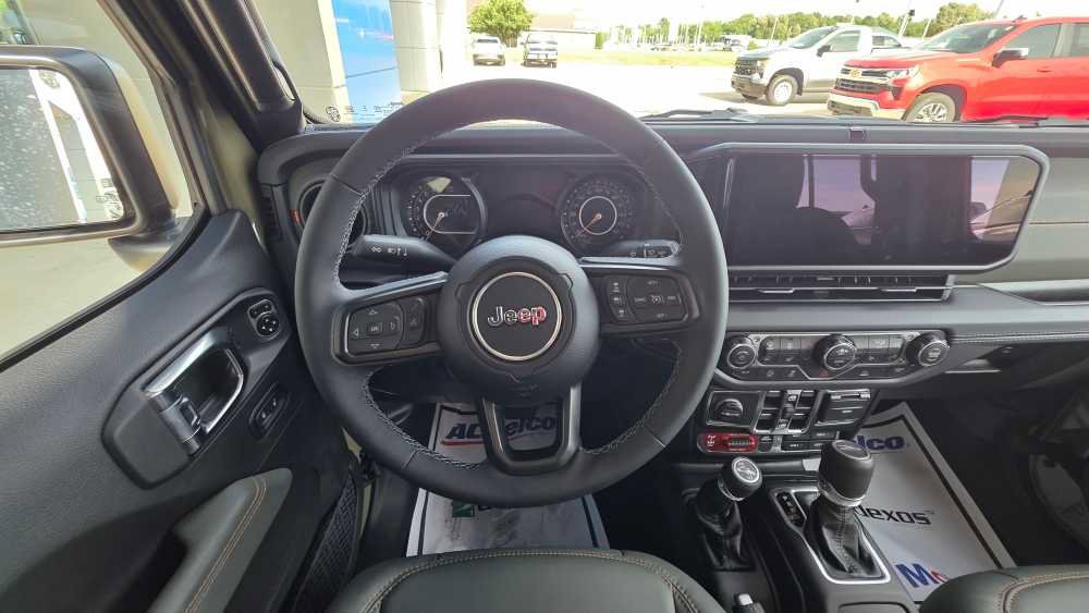 Used 2025 Jeep Gladiator Mojave w/ Convenience Group AWD/4WD image 12