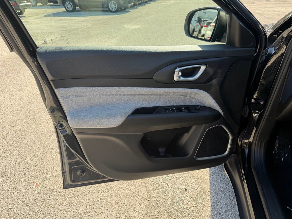 Used 2023 Jeep Compass Sport AWD/4WD image 13