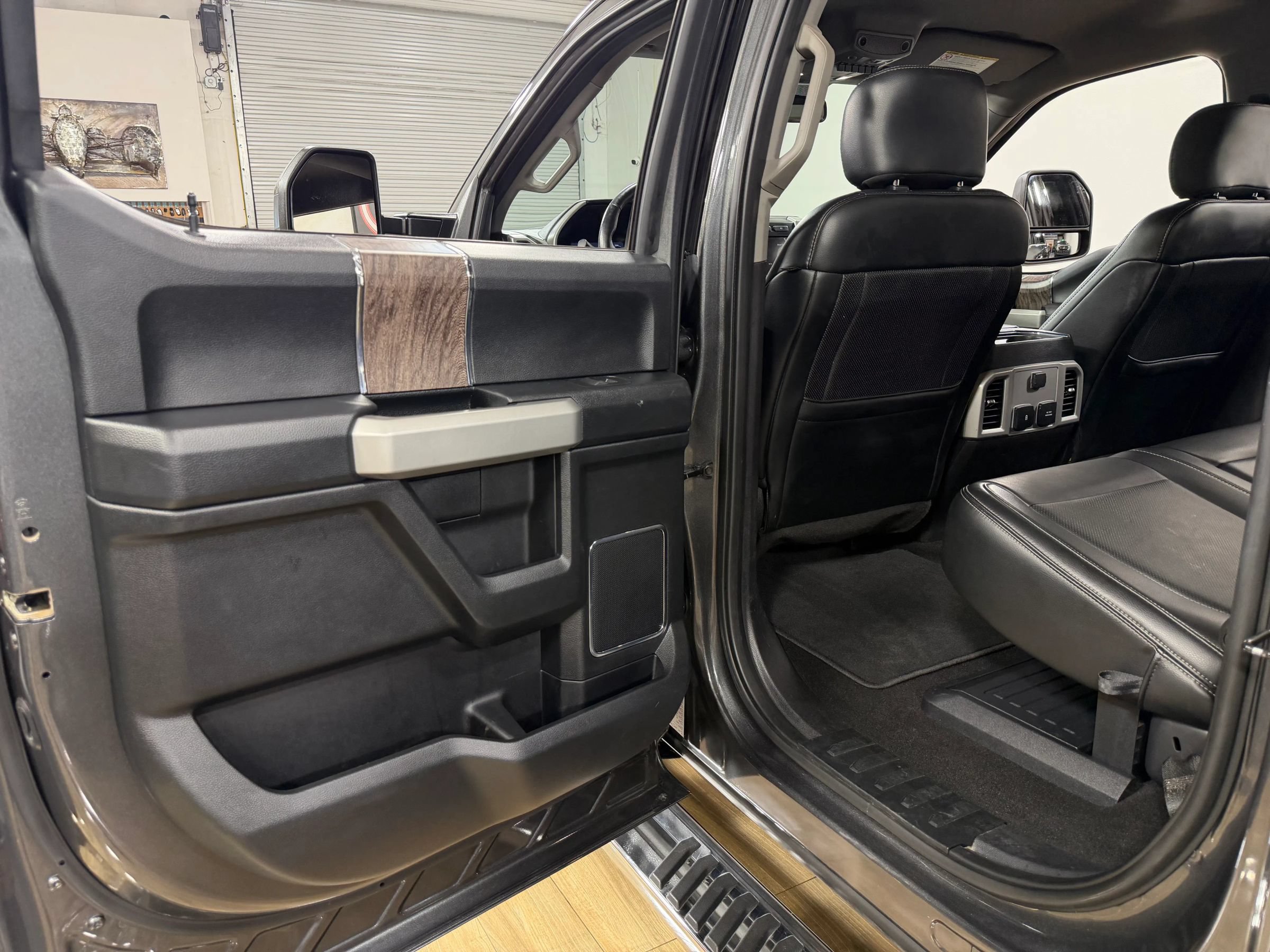 Used 2019 Ford F350 Lariat w/ Lariat Ultimate Package AWD/4WD image 15