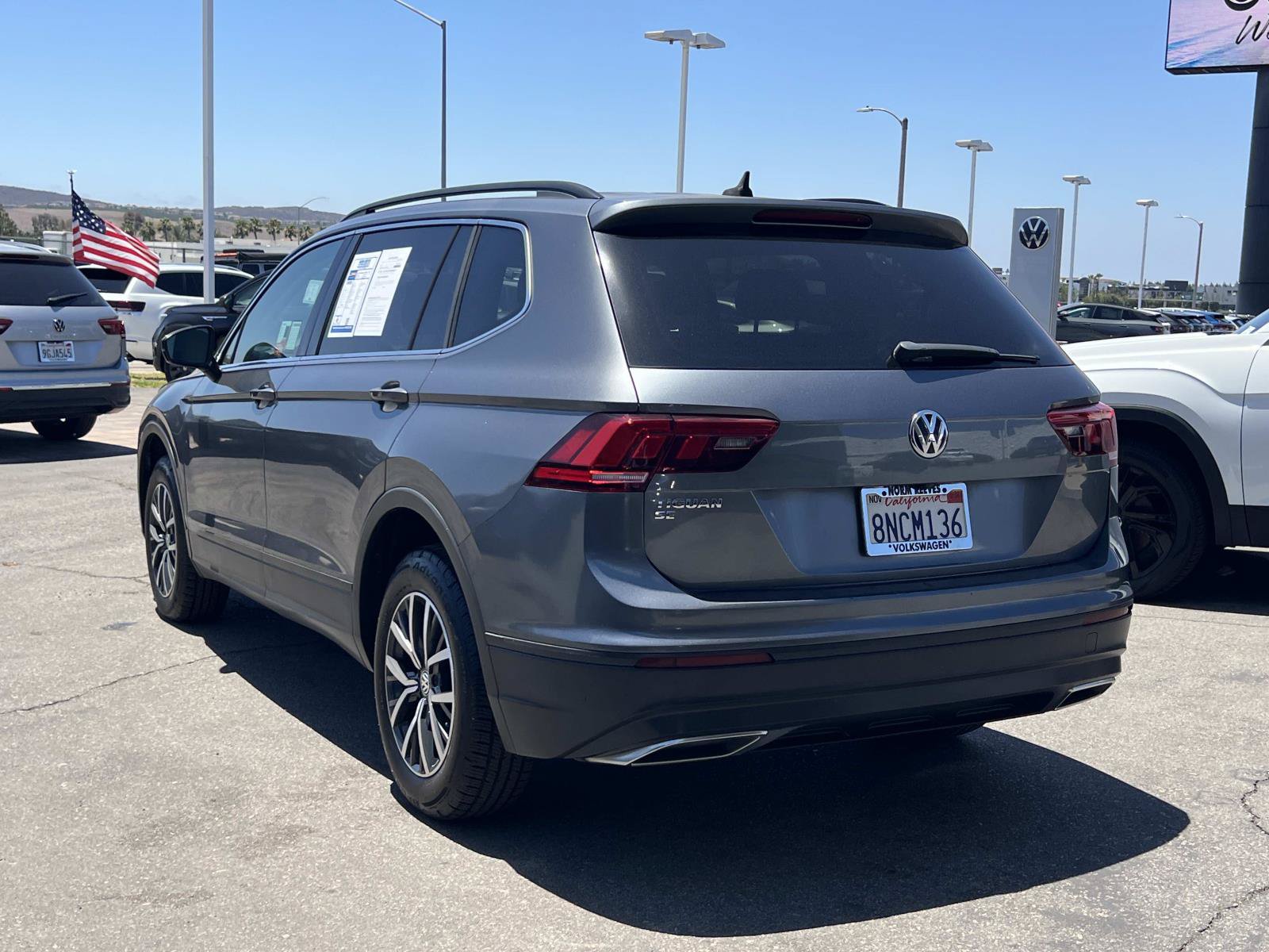 Used 2019 Volkswagen Tiguan SE w/ Panoramic Sunroof Package FWD image 3