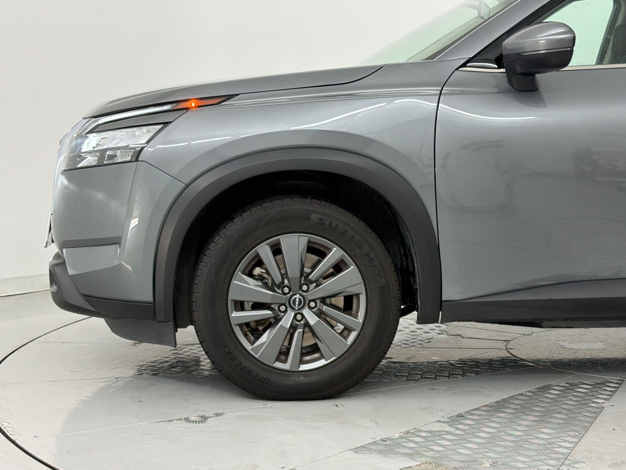 Used 2024 Nissan Pathfinder SV FWD image 11