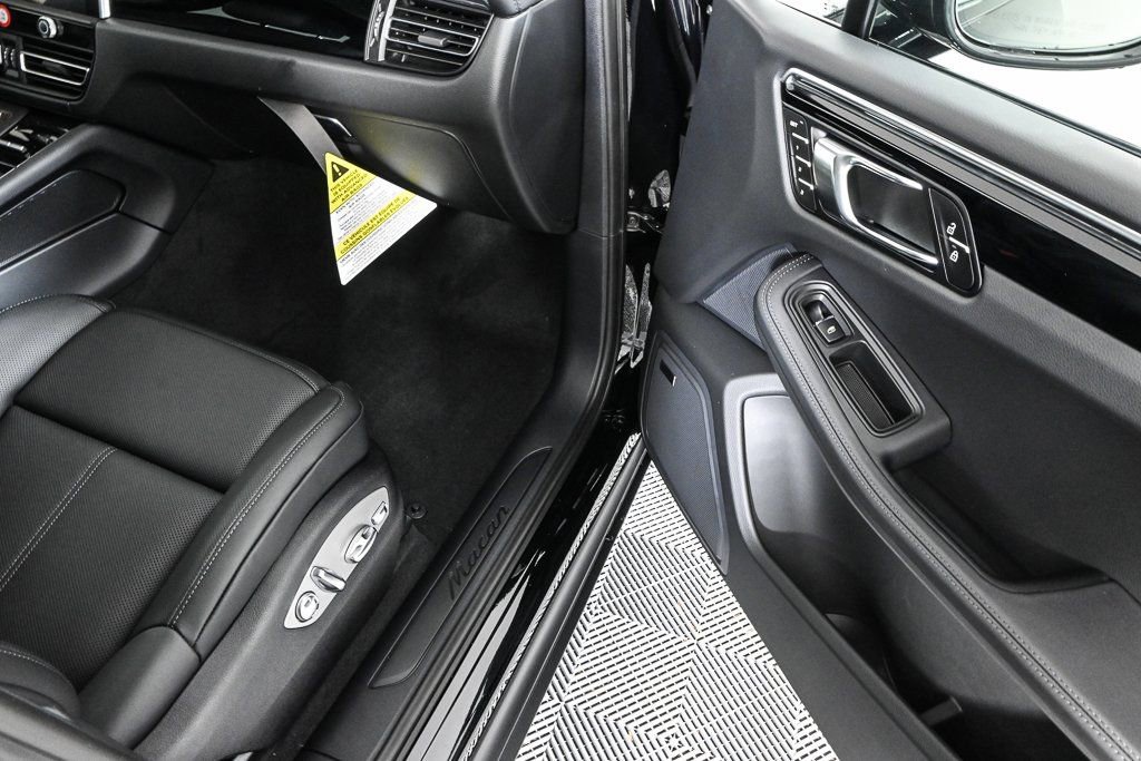 Certified 2026 Porsche Macan AWD/4WD image 26