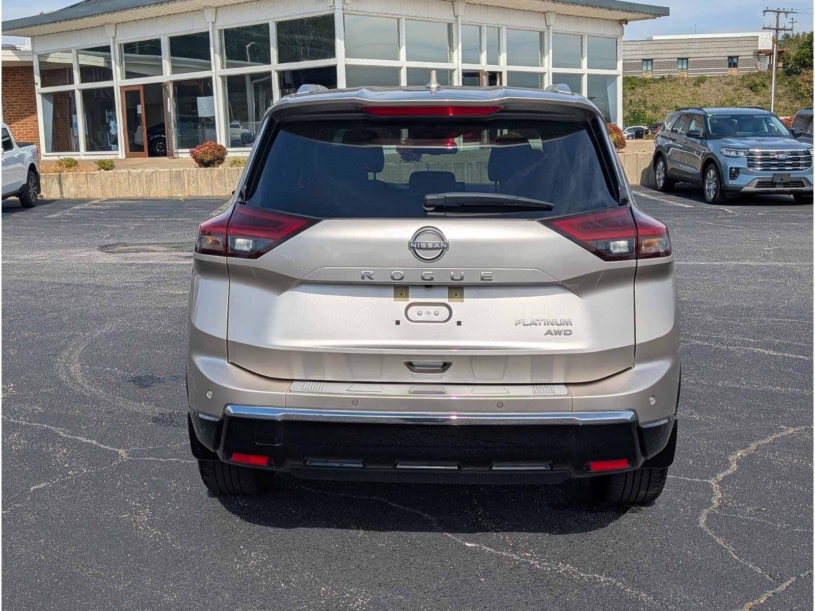 Used 2024 Nissan Rogue Platinum AWD/4WD image 6