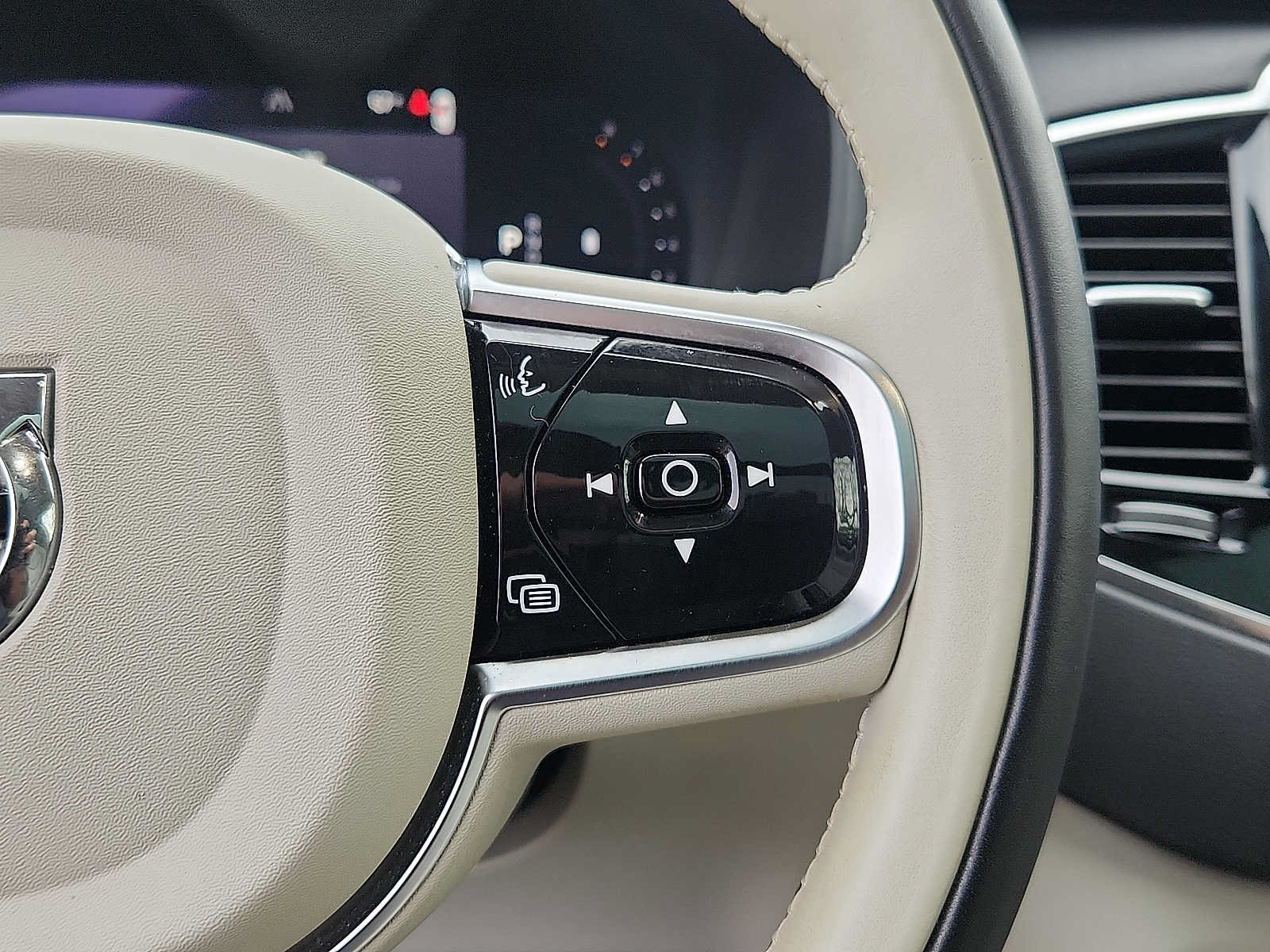 Used 2023 Volvo XC90 B6 Plus w/ Protection Package AWD/4WD image 21
