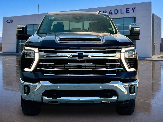 Used 2024 Chevrolet Silverado 3500 LTZ w/ LTZ Plus Package AWD/4WD image 2