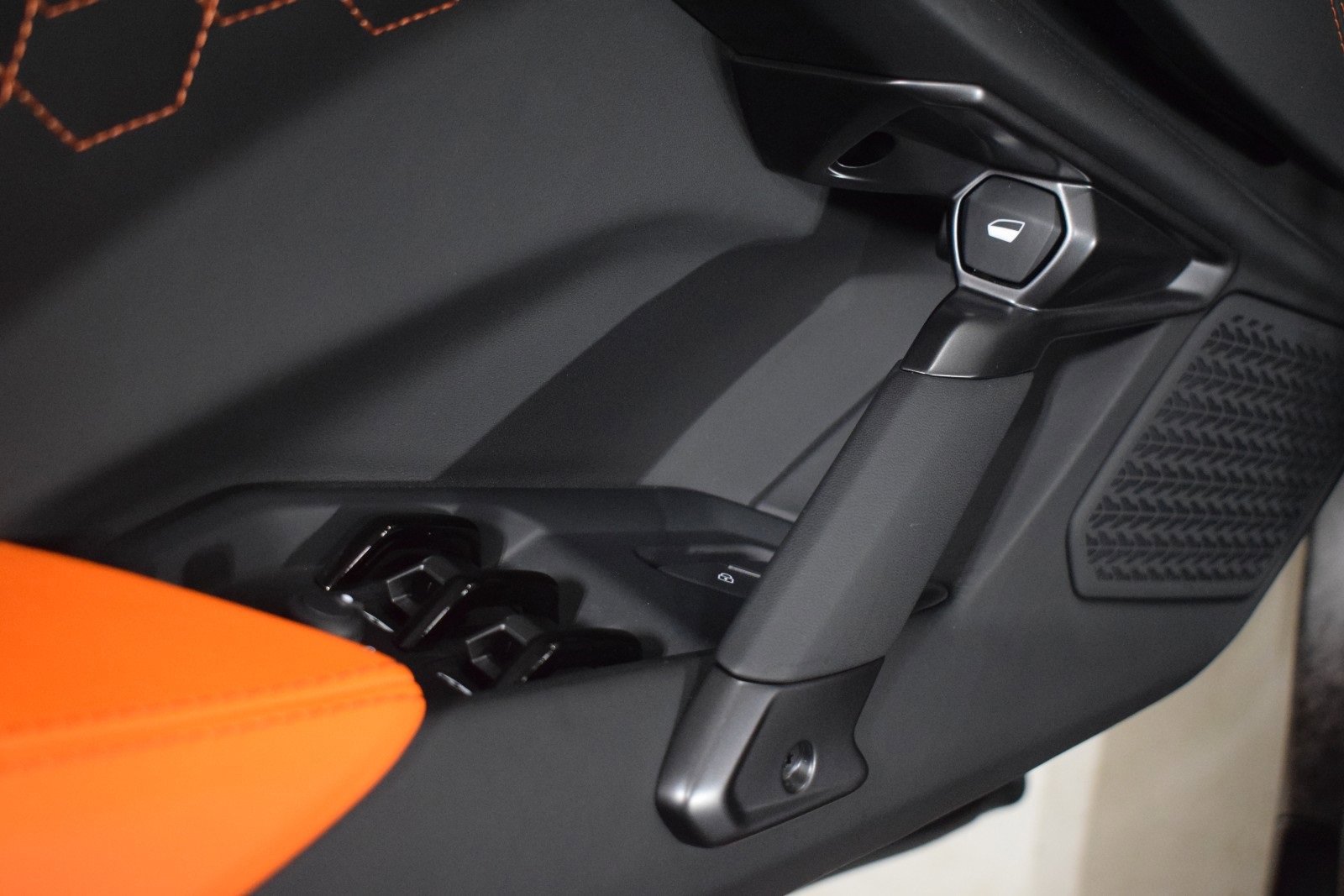 Used 2025 Lamborghini Revuelto image 37