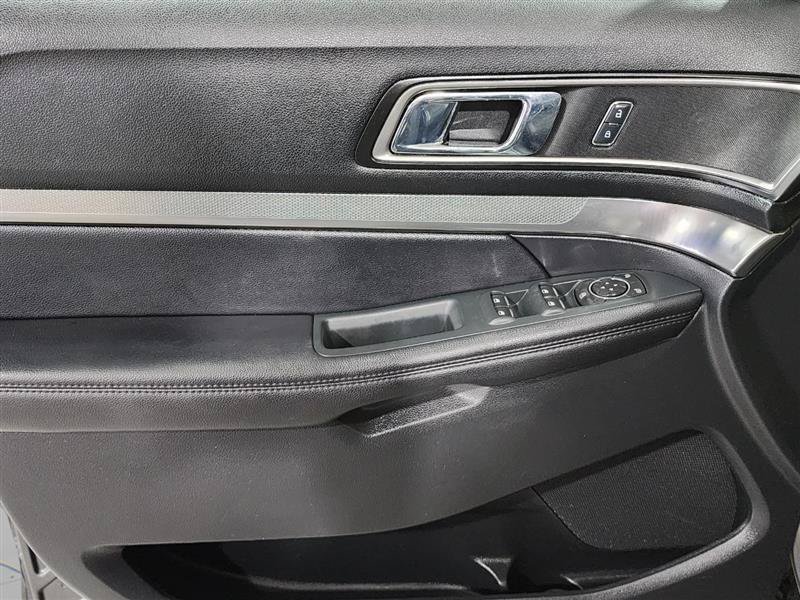 Used 2018 Ford Explorer XLT w/ Equipment Group 202A AWD/4WD image 11