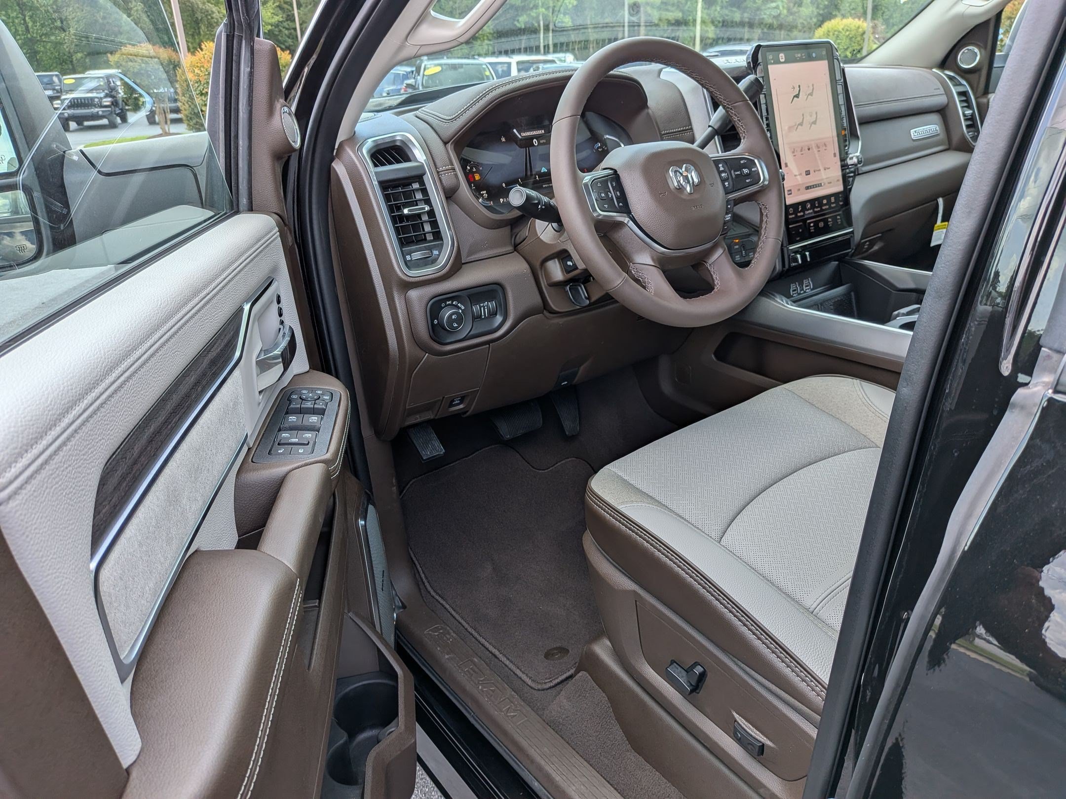 New 2026 RAM 2500 Laramie AWD/4WD image 11