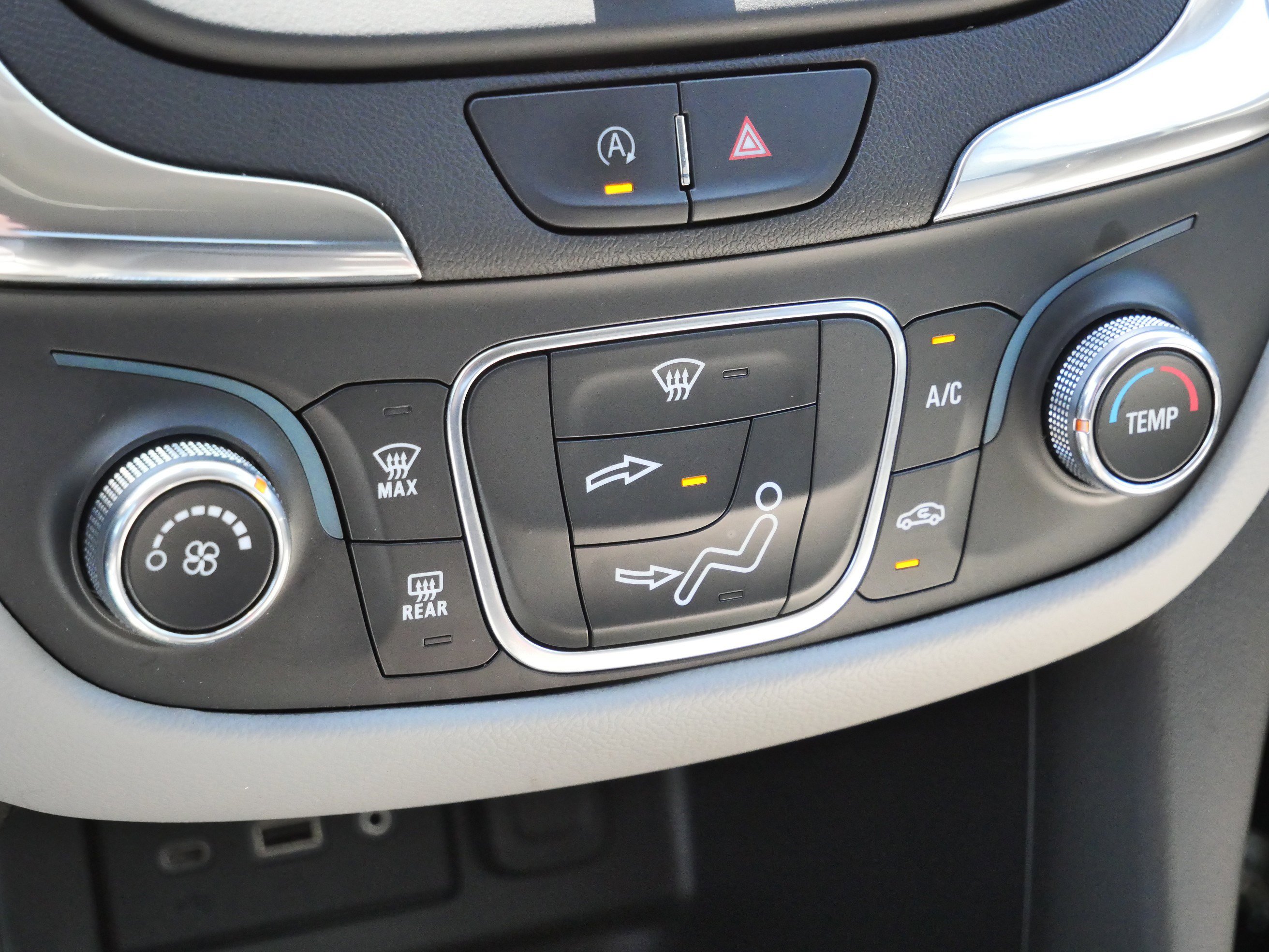Used 2023 Chevrolet Equinox LS w/ LS Convenience Package AWD/4WD image 24