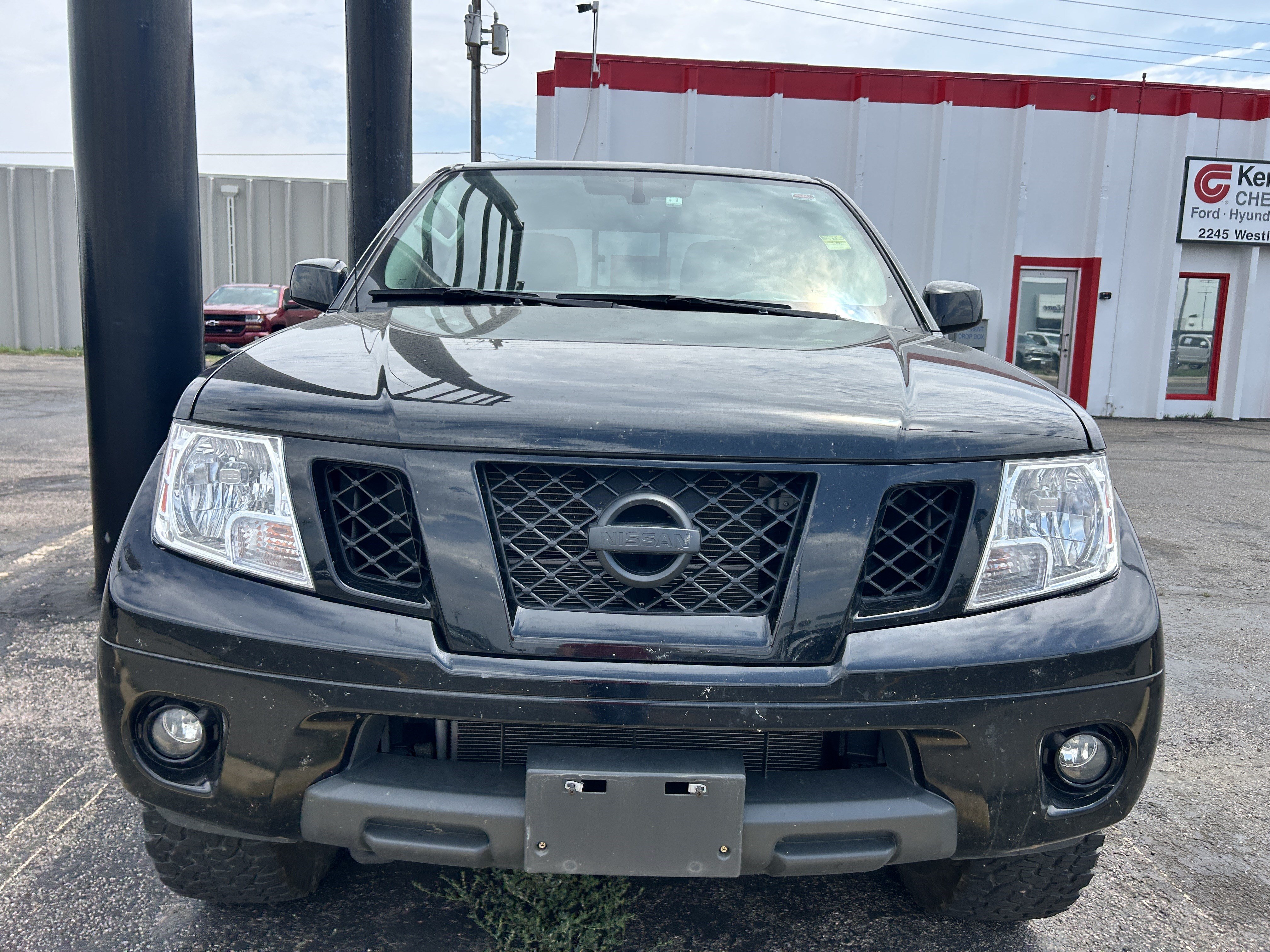 Used 2020 Nissan Frontier SV w/ Midnight Edition Floor Mats AWD/4WD image 2