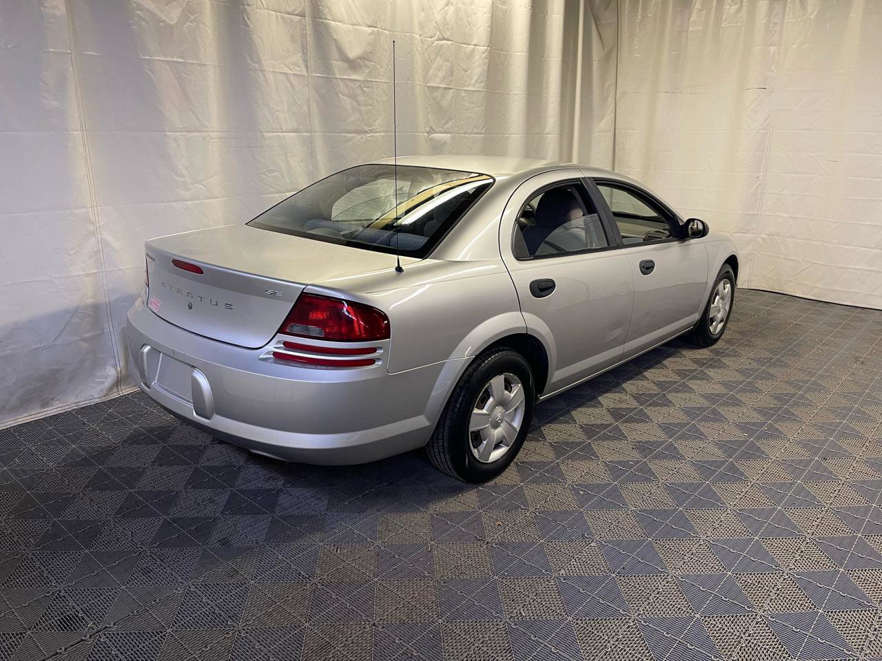 Used 2004 Dodge Stratus SE image 6