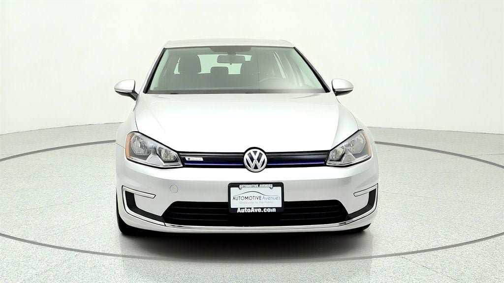 Used 2016 Volkswagen e-Golf SE FWD image 2