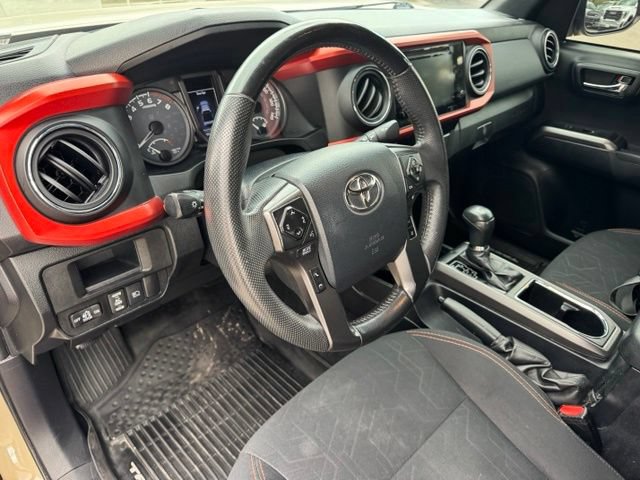 Used 2019 Toyota Tacoma TRD Off-Road w/ Technology Package AWD/4WD image 13