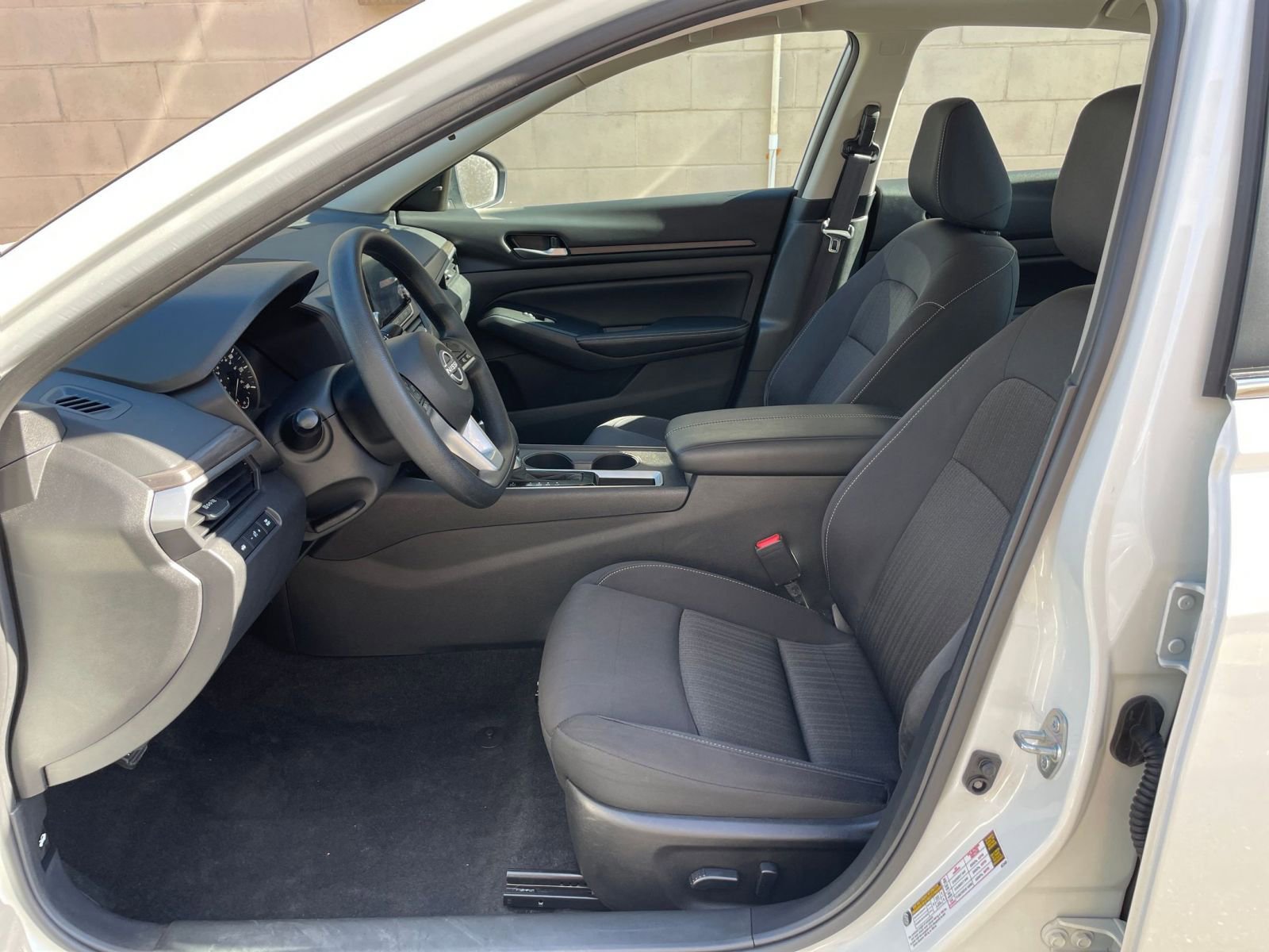 Used 2025 Nissan Altima 2.5 SV image 25