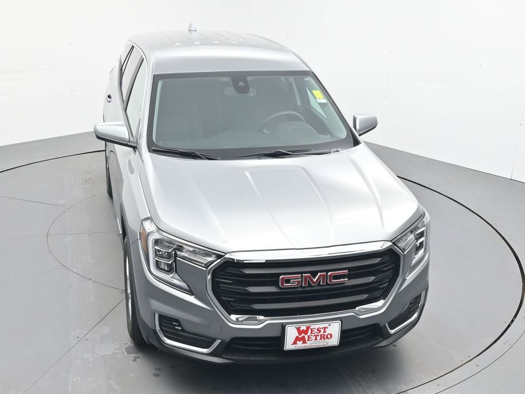 Used 2024 GMC Terrain SLE image 4