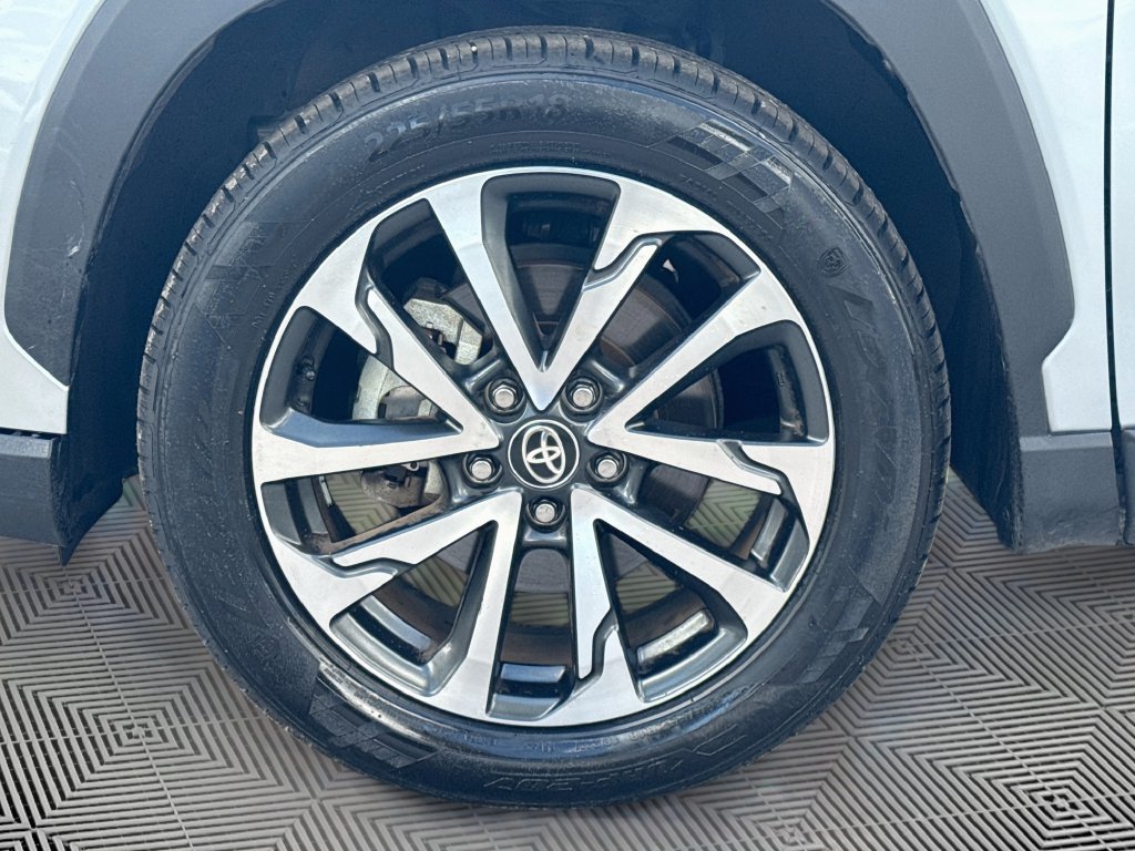 Used 2024 Toyota Corolla Cross XLE AWD/4WD image 29