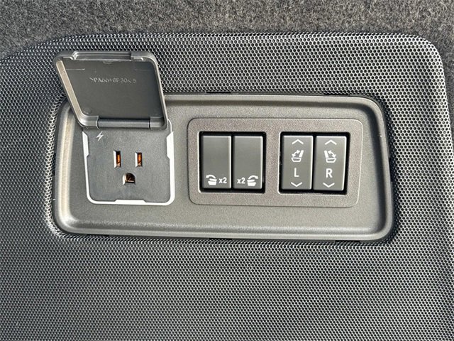 Used 2024 Cadillac Escalade Premium Luxury Platinum w/ Heavy-Duty Trailer Package image 13