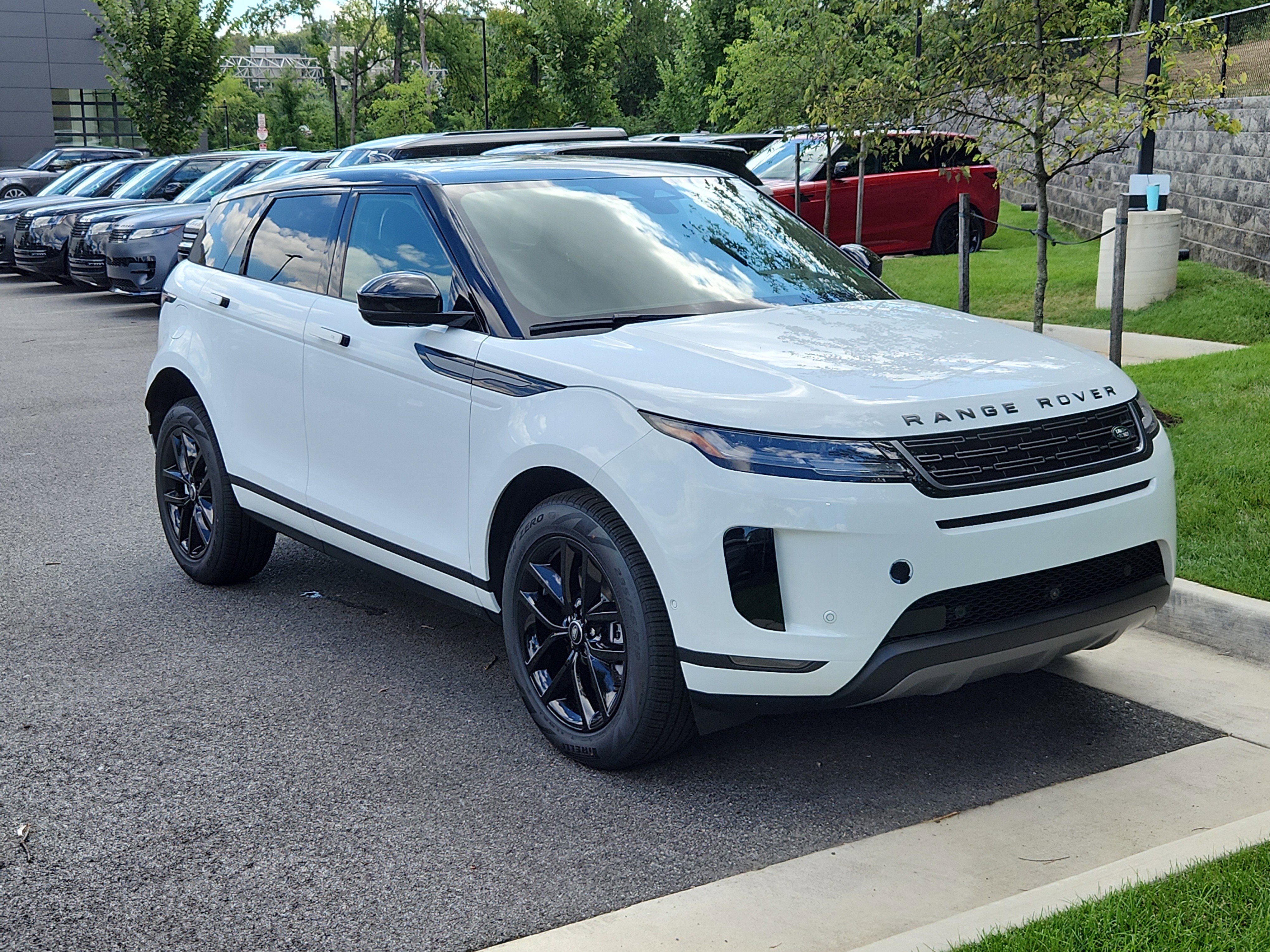 Used 2026 Land Rover Range Rover Evoque S image 10