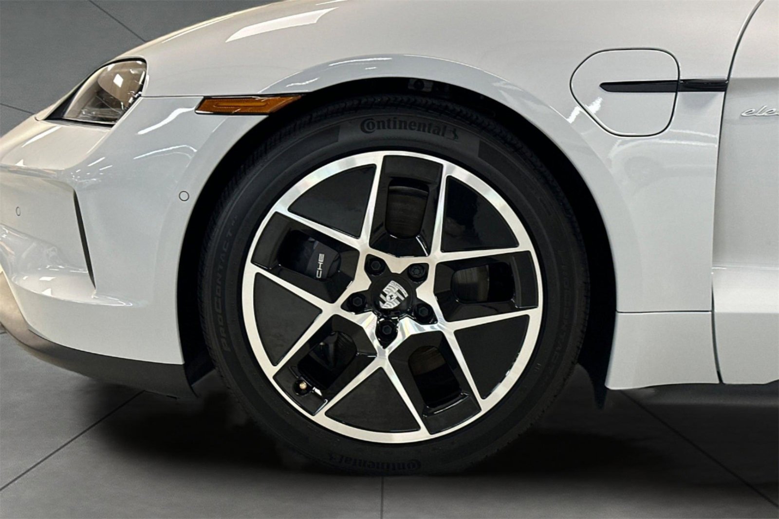 New 2025 Porsche Taycan image 12