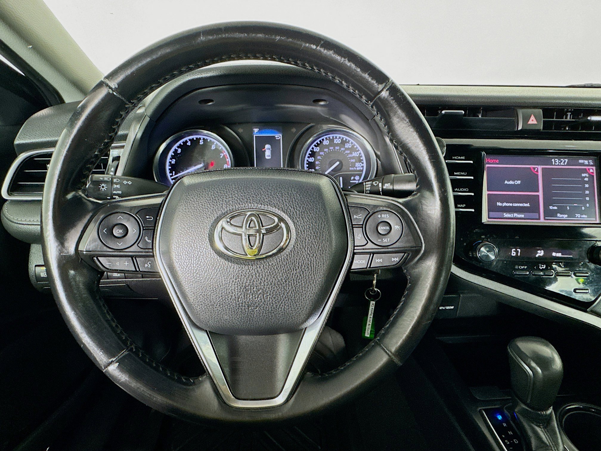 Used 2019 Toyota Camry SE FWD image 11