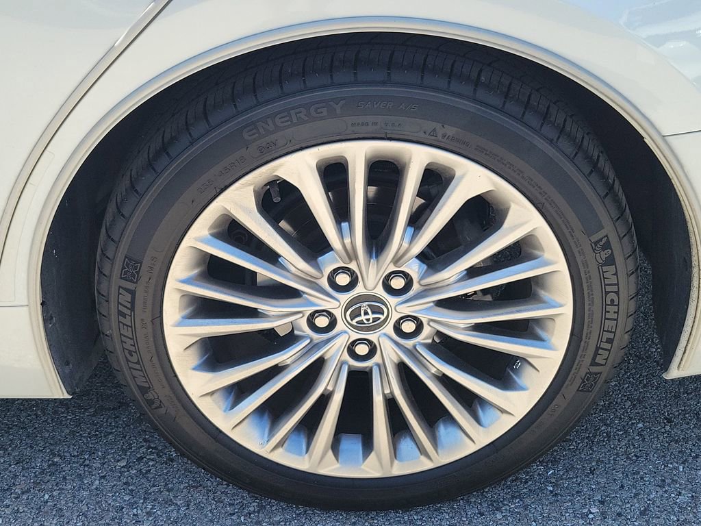 Used 2020 Toyota Avalon Limited image 12