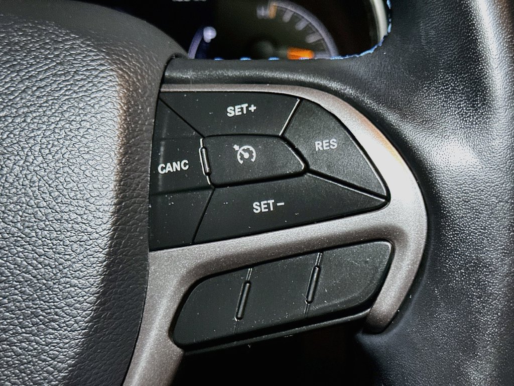 Used 2019 Jeep Grand Cherokee Laredo AWD/4WD image 36