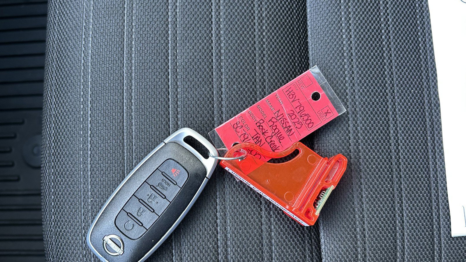 Used 2025 Nissan Rogue SV image 35