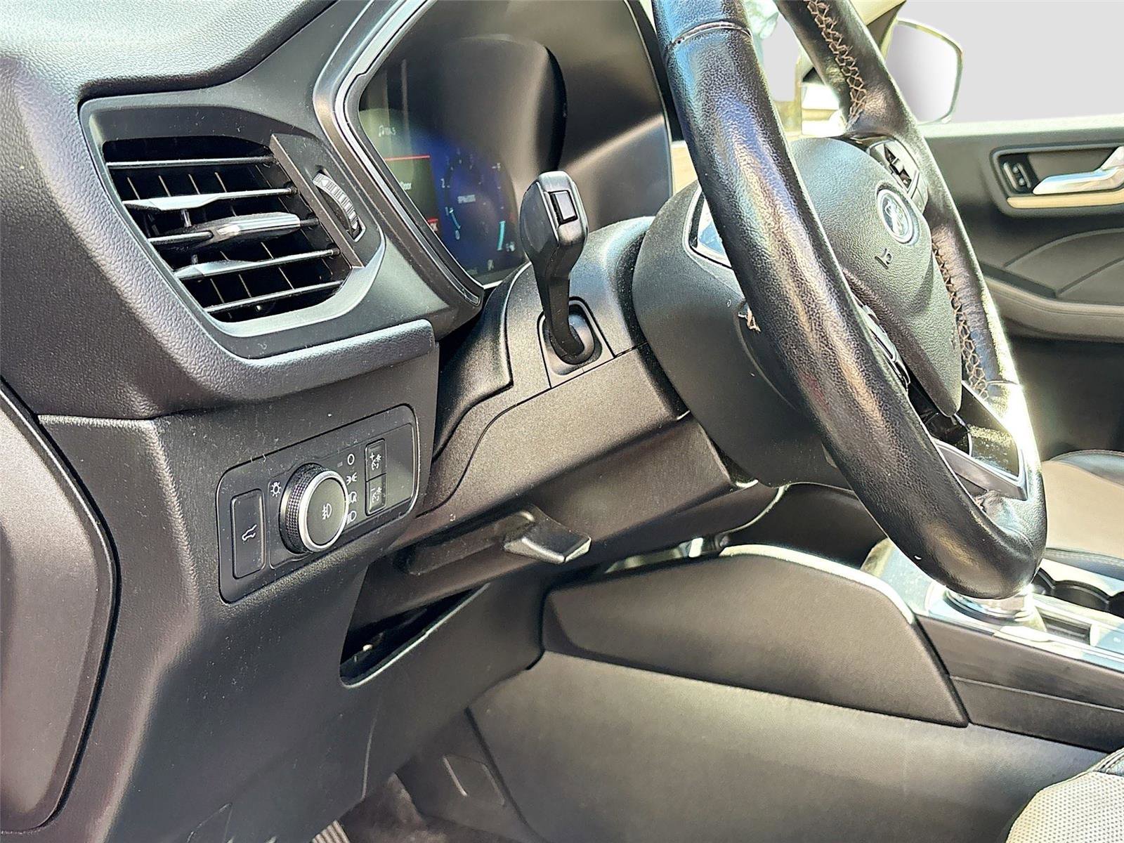 Used 2022 Ford Escape Titanium w/ Titanium Elite Package image 11