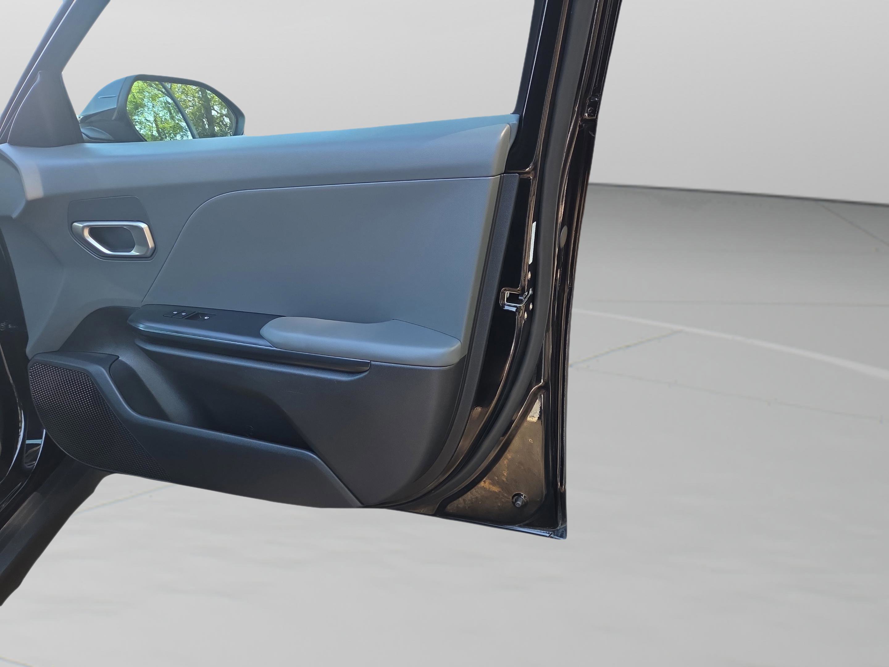Used 2025 Kia K4 LXS image 38