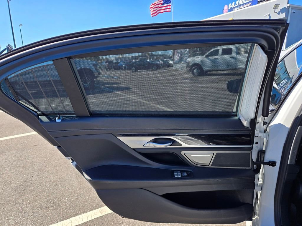 Used 2018 BMW 740e xDrive w/ M Sport Package AWD/4WD image 40
