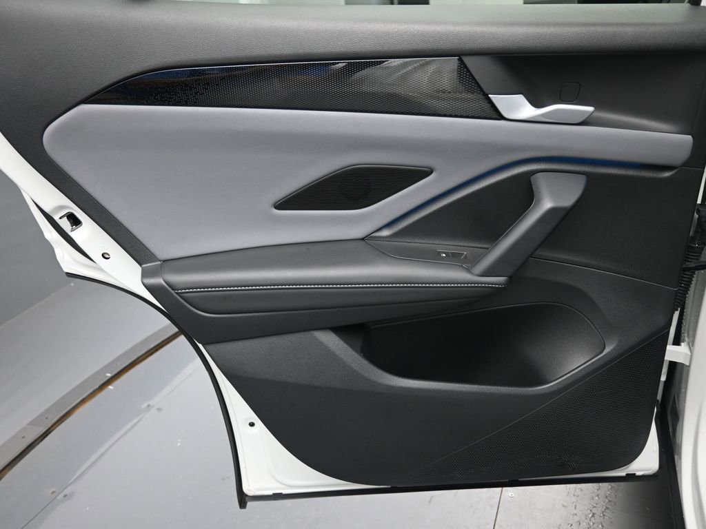 Used 2025 Volkswagen Tiguan SE image 22