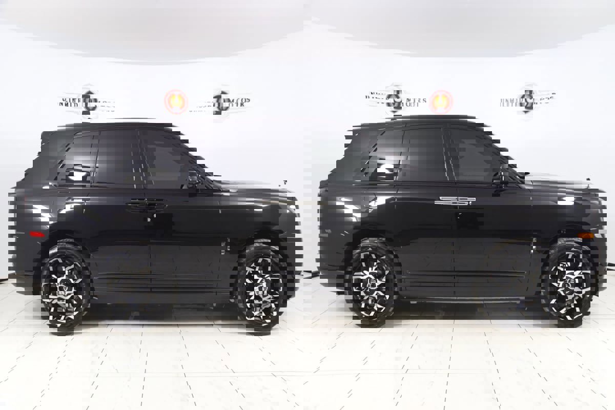 Used 2024 Rolls-Royce Cullinan Black Badge image 2