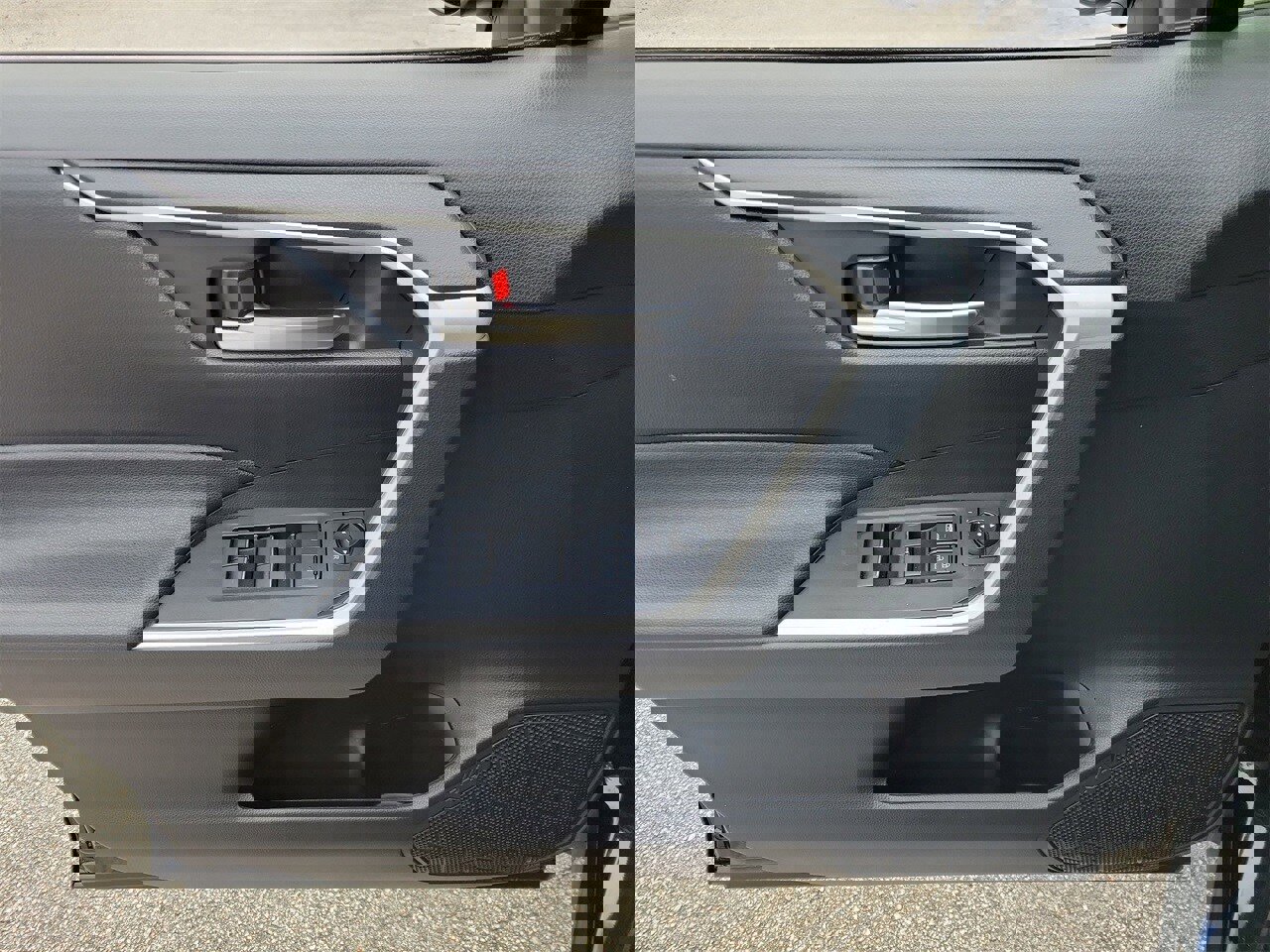 Used 2025 Toyota RAV4 XLE image 14