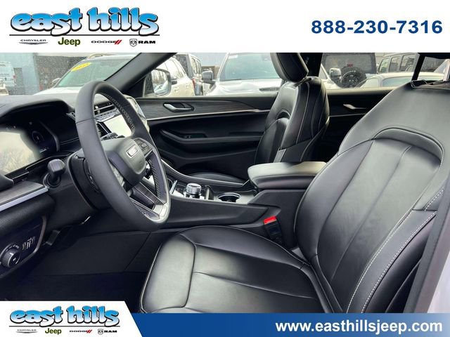 Certified 2024 Jeep Grand Cherokee Limited w/ Black Appearance Package image 19