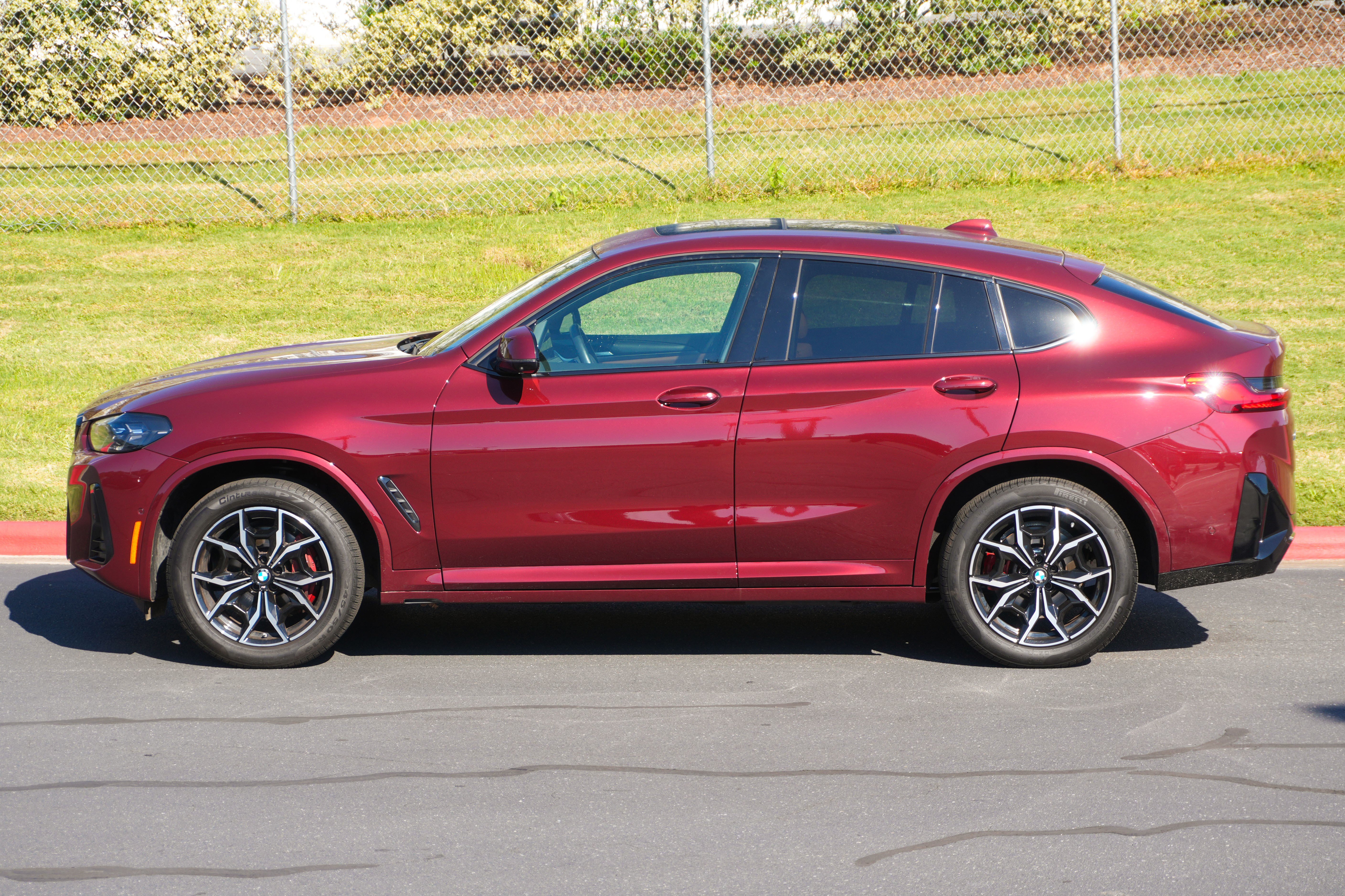 Certified 2025 BMW X4 xDrive30i w/ Premium Package AWD/4WD image 6