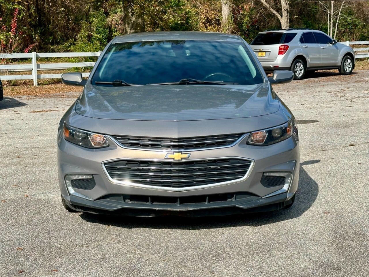Used 2018 Chevrolet Malibu LT image 2