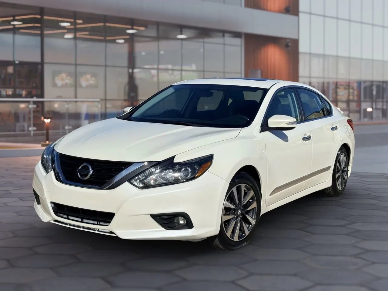 Used 2017 Nissan Altima 2.5 SL w/ 2.5 Technology Package image 1